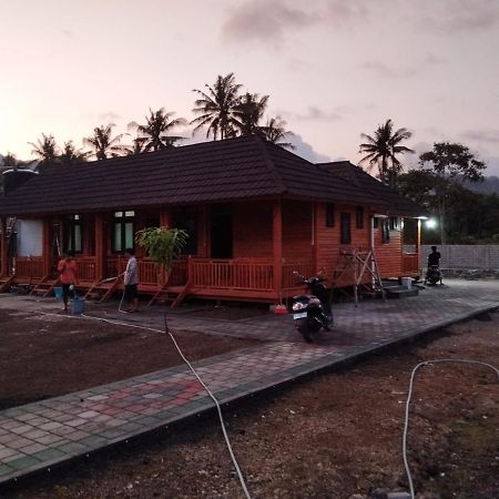 Mandalika Queen Hostel Kuta  Екстер'єр фото