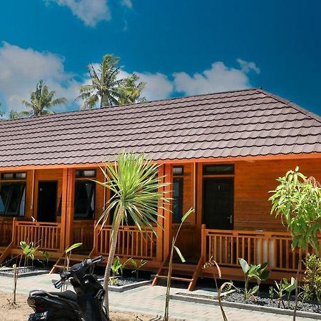 Mandalika Queen Hostel Kuta  Екстер'єр фото