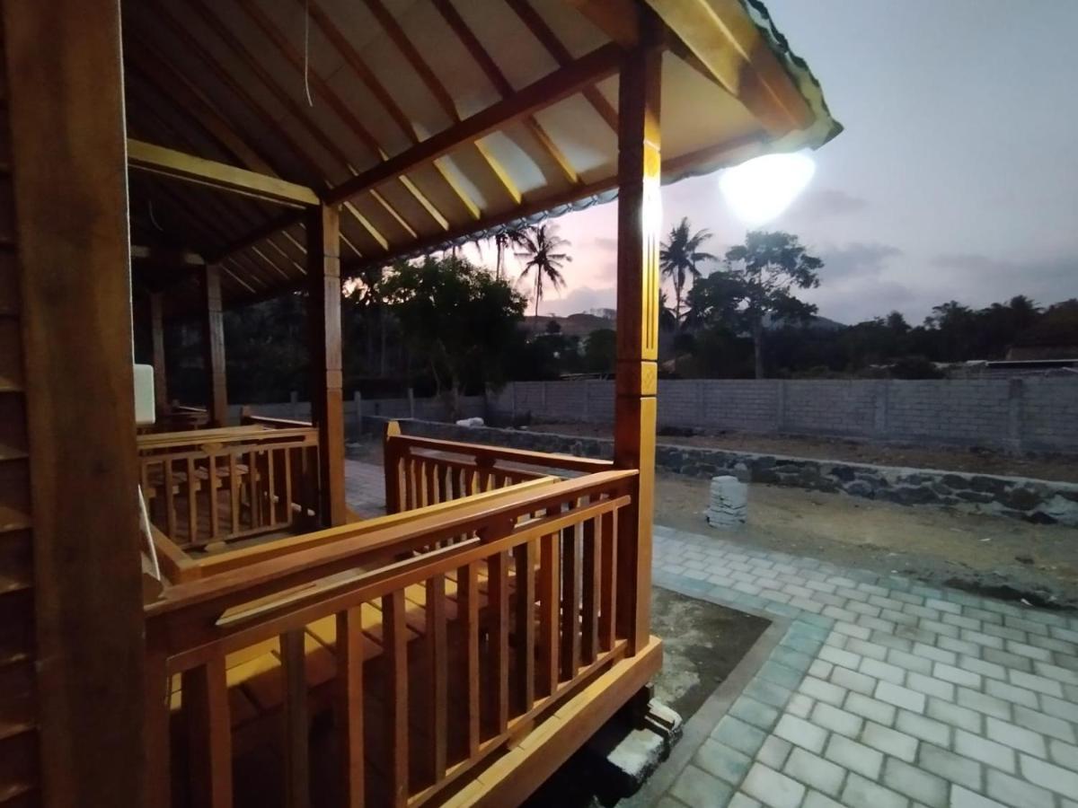 Mandalika Queen Hostel Kuta  Екстер'єр фото