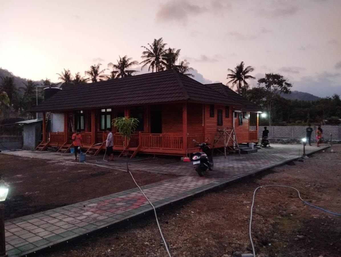 Mandalika Queen Hostel Kuta  Екстер'єр фото