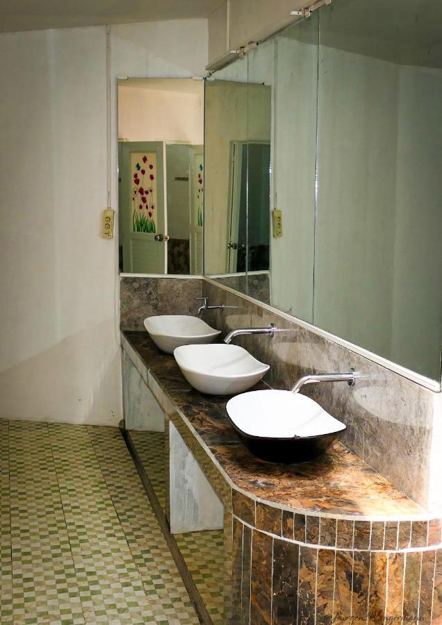 Mandalika Queen Hostel Kuta  Екстер'єр фото