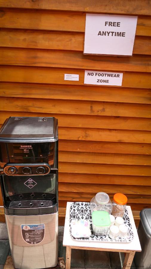 Mandalika Queen Hostel Kuta  Екстер'єр фото