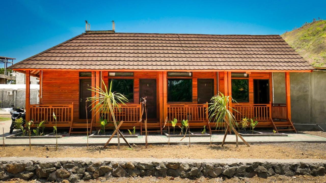 Mandalika Queen Hostel Kuta  Екстер'єр фото
